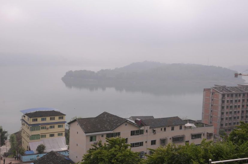 A look at Huanghua Island and Lanniwan area from Shunxichang Town in Zhongxian County, by Fan Xiao, March 2012.