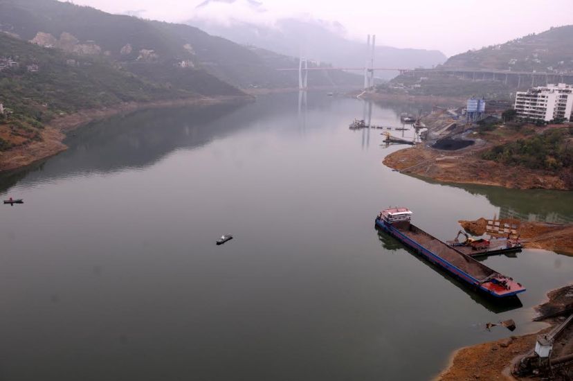 Dark green water in the river mouth of Meixi River (a tributary of the Yangtze) in Fengjie County, by Fan Xiao, March 2012.