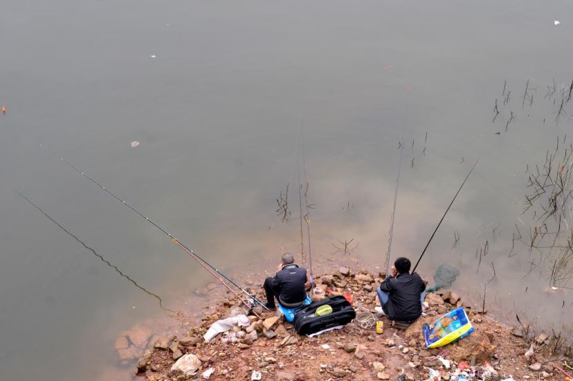 Local fishing enthusiasts are still fishing in Wushan Port (where the Daning River joins the Yangtze) despite seriously polluted water, by Fan Xiao, March 2012.
