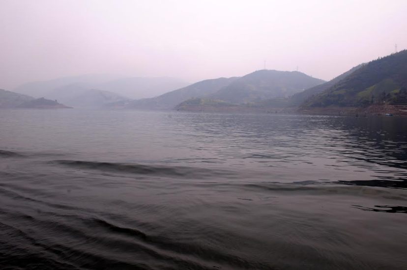 The reservoir bay between Longmen Gorge and Bawu Gorge in the Lesser Three Gorges on the Daning River, by Fan Xiao, March 2012.