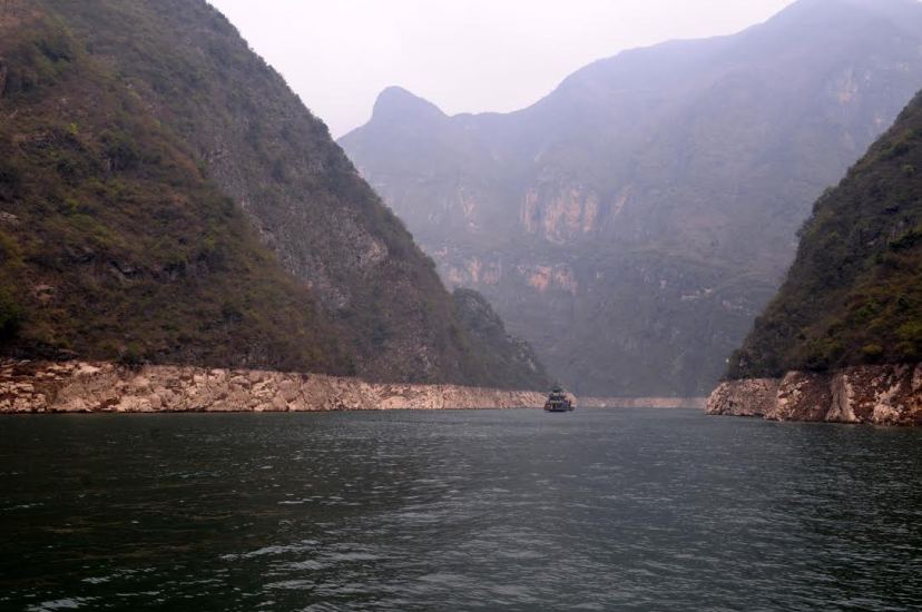 The reservoir area’s drawdown zone in the Bawu Gorge in the Lesser Three Gorges on the Daning River, by Fan Xiao, March 2012.