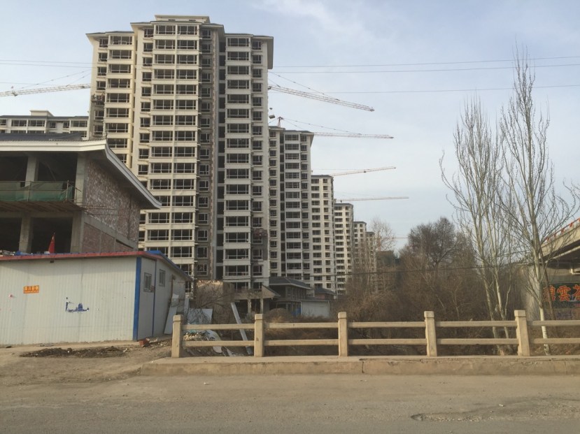 The city of Lintao continues to build apartment complexes to accommodate more city residents despite the fact that the city has run out of groundwater. Local officials tell Marketplace they have no choice: They must pull rural residents out of poverty to meet the central government’s urbanization goals. The city is constructing a pipeline that will draw city water from the surface of the nearby Tao River. Rob Schmitz/Marketplace.